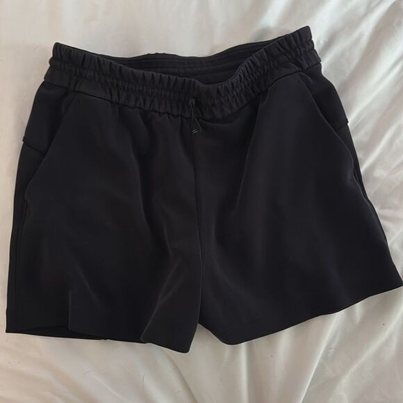 Lululemon Softstreme High-Rise Short 4" Size 8 - Picture 6 of 7